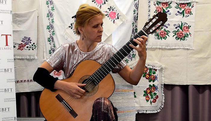 Az Isten tenyerén - Dóczi Henrietta gitárművész koncertje Királyhelmecen