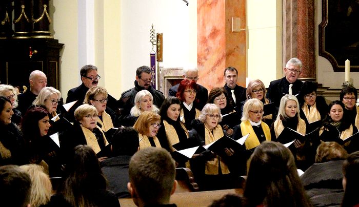 A Musica Aurea Vegyeskar és vendégeik adventi hangversenye Ipolyságon