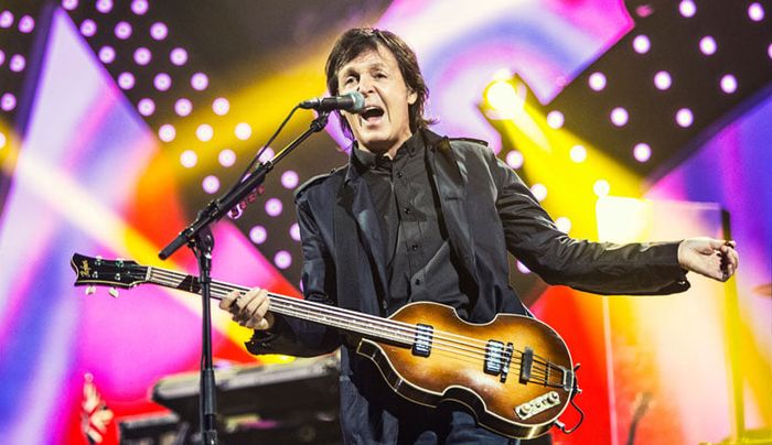 80 éves Paul McCartney, a  20. század egyik zenei ikonja