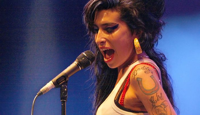 Kiadják Amy Winehouse naplóit