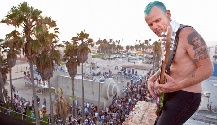 Megjelent Flea, a Red Hot Chili Peppers magyar gyökerekkel rendelkező basszusgitárosának önéletrajza