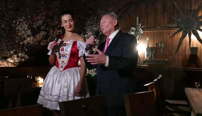 Rudolf Schuster volt szlovák államfő Abaházi Nagy Líviával magyar nótákat énekel a tévében