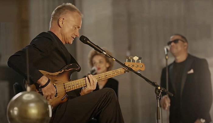 VIDEÓ: Rendhagyó Sting-koncert a párizsi Panthéonból