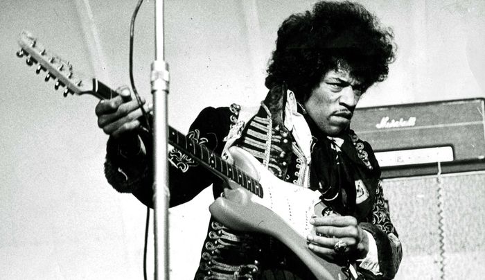 55 éve után Jimi Hendrix kettétépett dalszöveglapja újra egyben